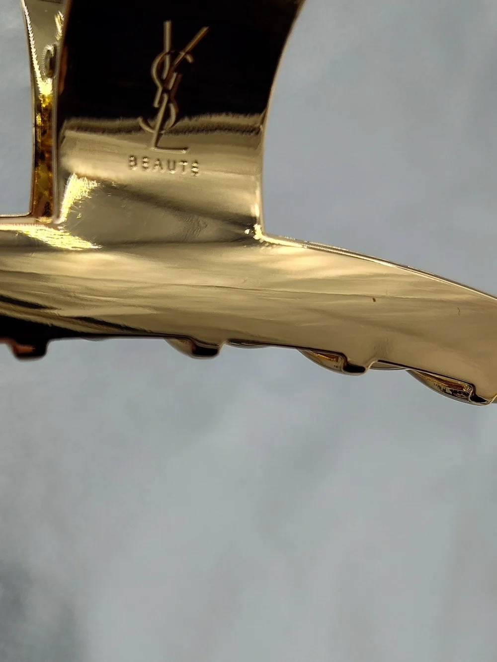 YSL Beauté Gold Hair Claw Clip Oversized Luxe Minimalist Beauty VIP Gift NIB NWT